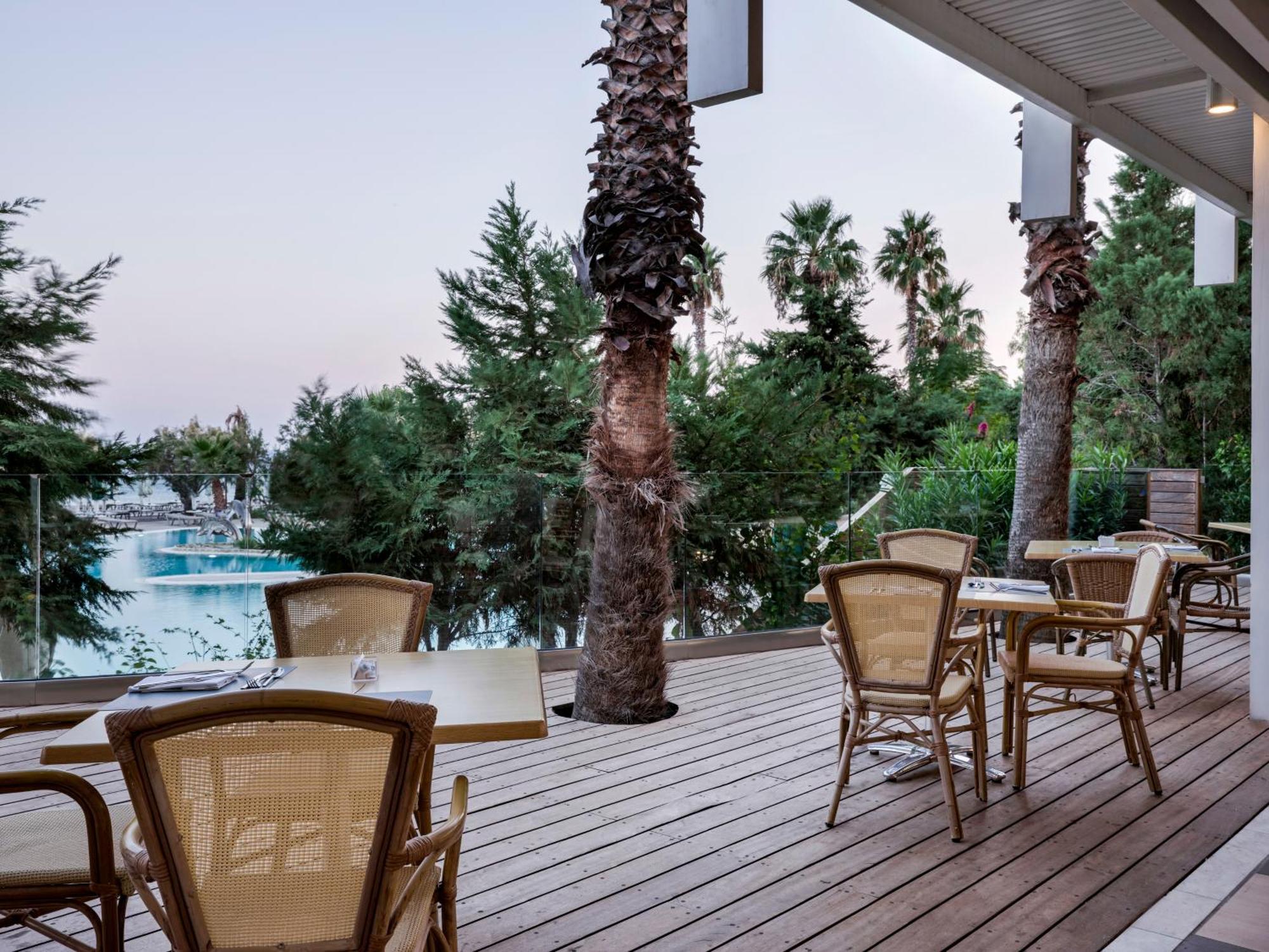 Esperos Mare & Hotell 4*