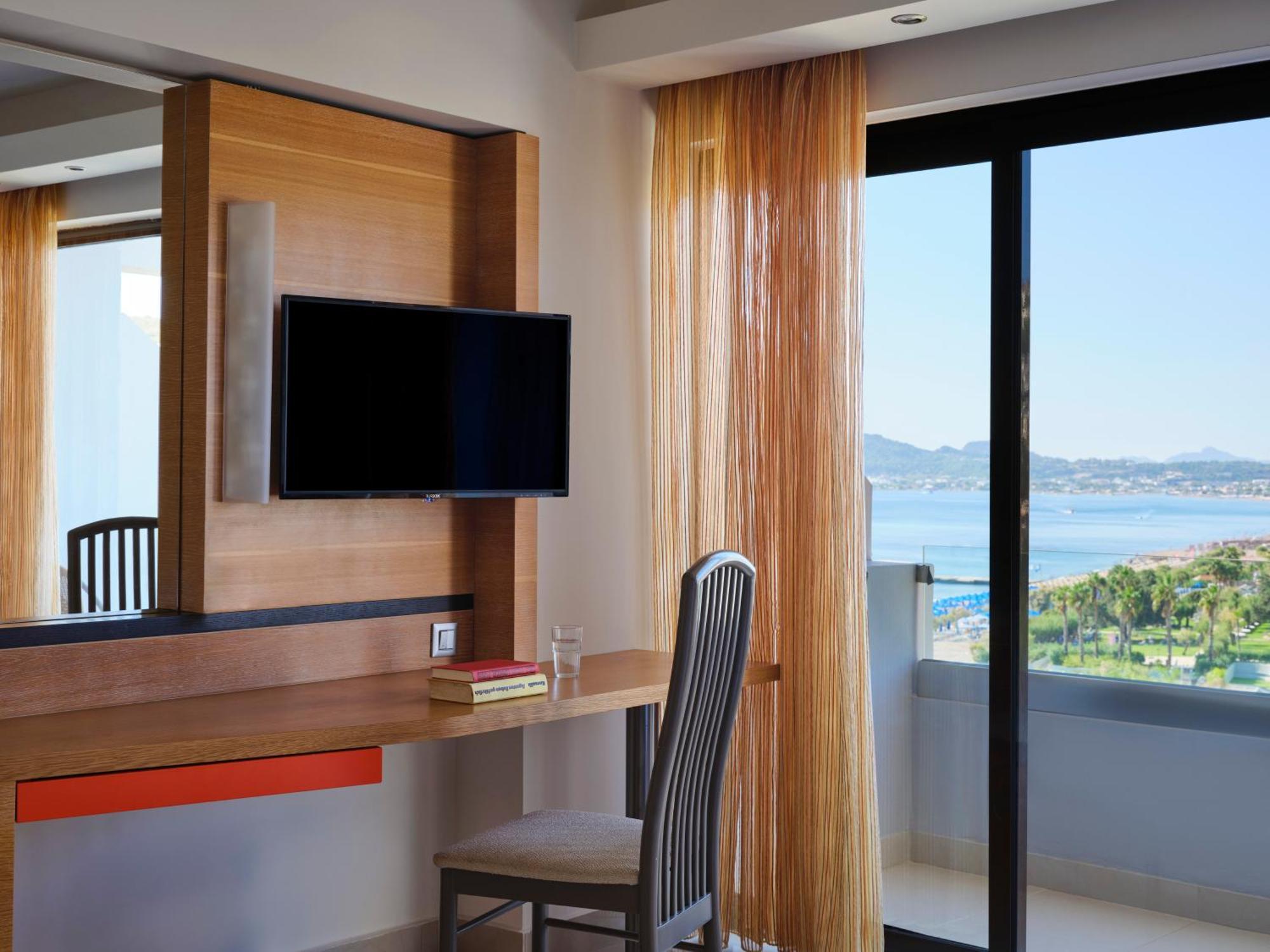 Esperos Mare & Hotell 4*